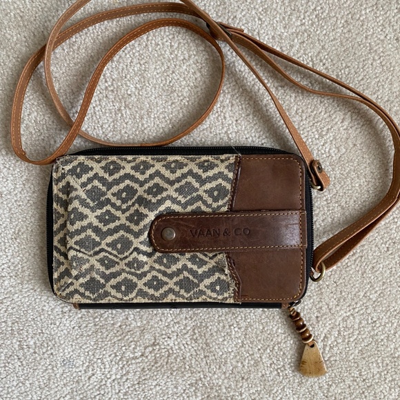 Vaan & Co Crossbody Wallet Bag - Picture 5 of 9